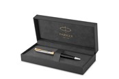 Skrive- og Tegneværktøjer - Parker PARKER Sonnet-kuglepen | førsteklasses metal og sort glanslakering med detaljer i guld | medium spids med patron med sort blæk | gaveæske - 2119787