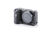 Foto & Videotilbehør - Tilta L-Bracket Mounting Plate for Sony ZV-E10 - Black - TA-T56-LMP-B