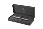 Skrive- og Tegneværktøjer - Parker Sonnet Rollerball Pen | Grålakeret med guldbeklædning | Fin rustfri stålspids | Sort blækpatron | Gaveæske - 2213678