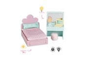 Dukke, bamse og udstyr - Micki Lundby teen-værelse med pink seng, toiletbord, computer og puf. Lampe med lys; skuffe kan åbnes. Bruger 1x CR2032-batteri (medfølger ikke). 15-minutters auto-sluk. - 18386